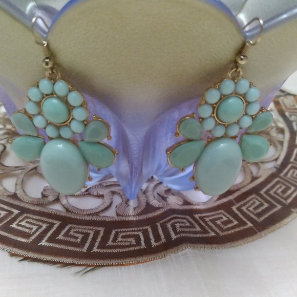 Elegant Earrings, Light weight, Made in Europe - Picture 1 of 3